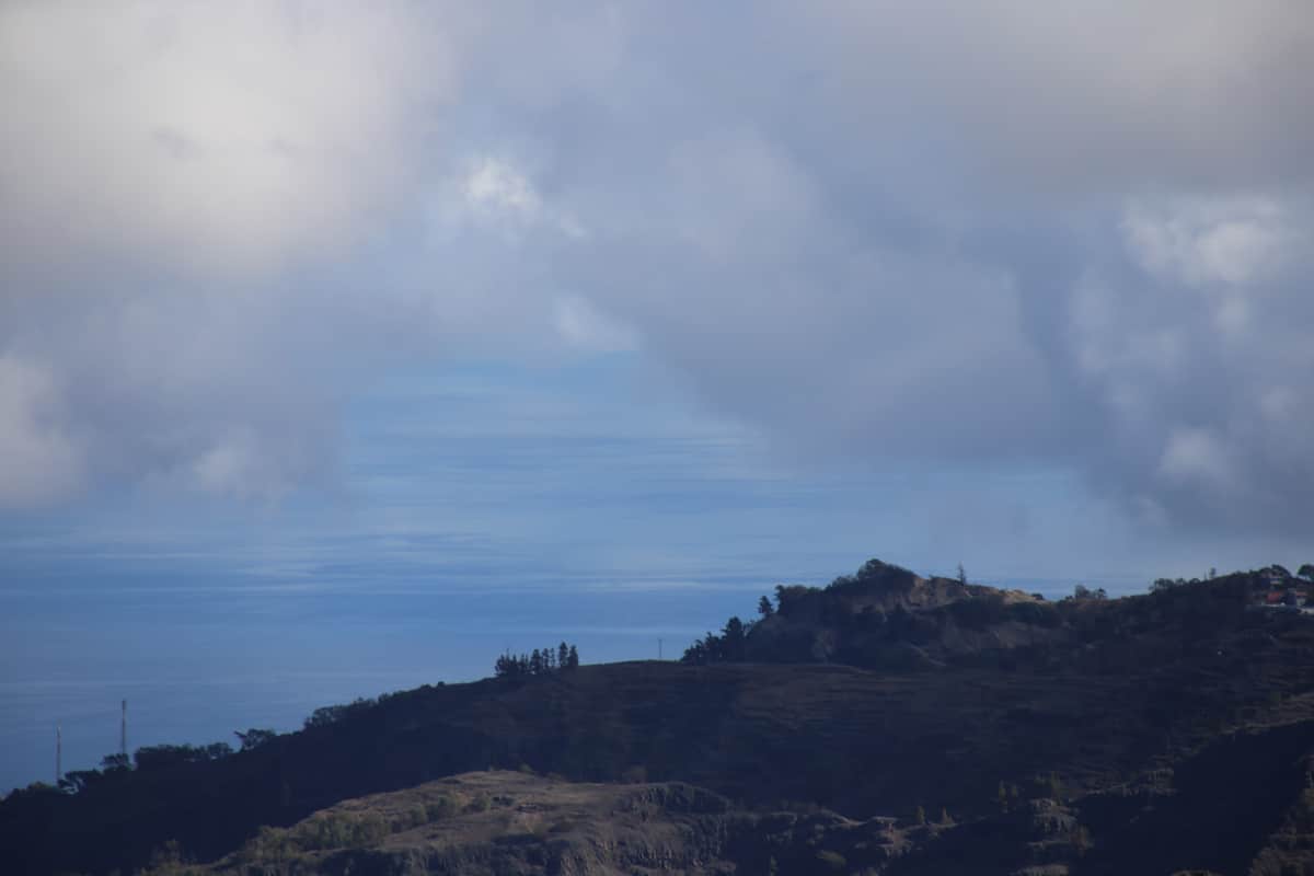 Blick auf Landschaft, Wolken und Meer, Wanderung von Lagoa nach Caibros